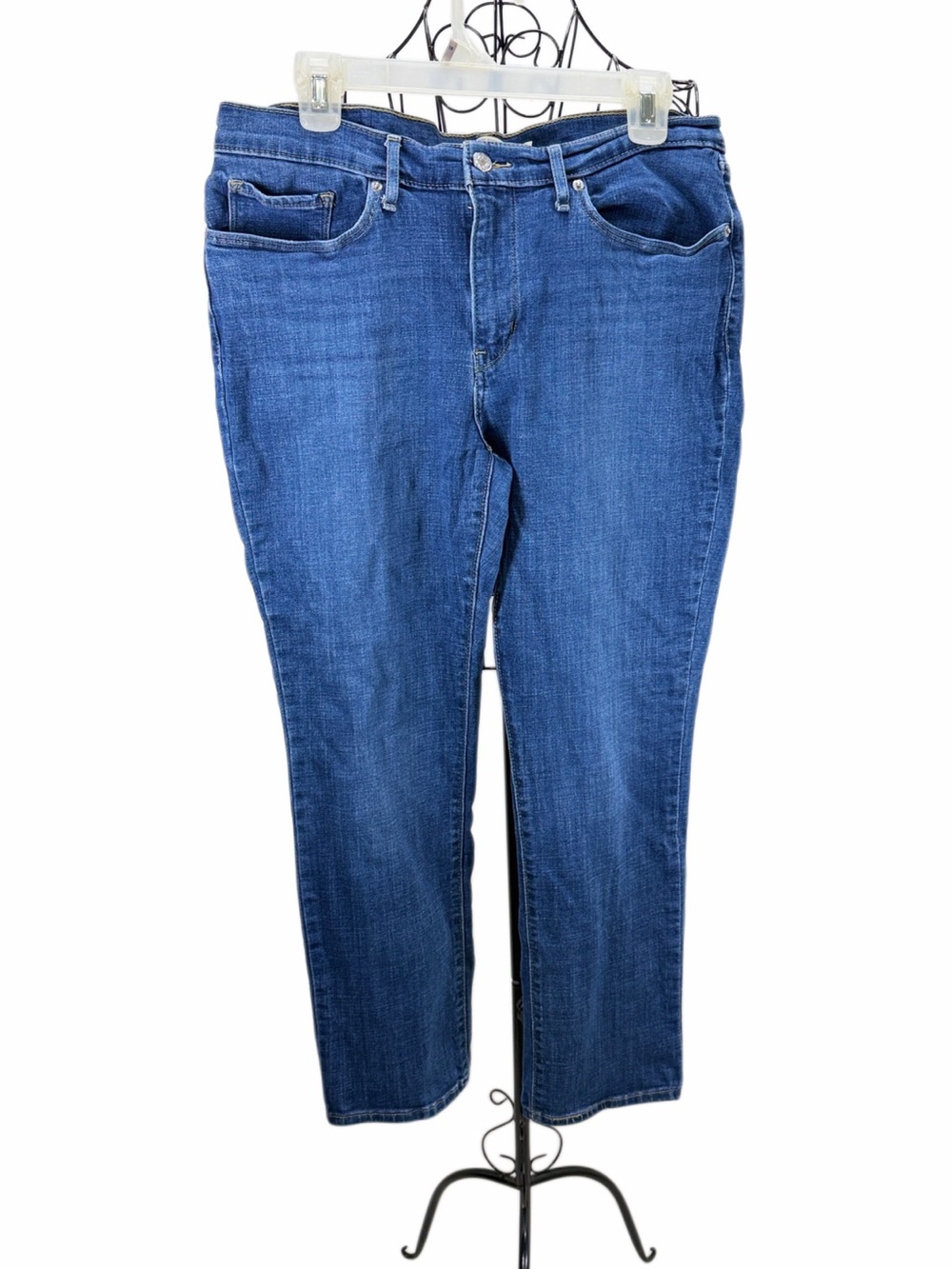 Levi's Women's Straight Leg Jeans in Medium Blue Wash